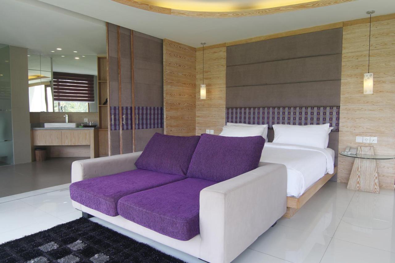 Greenfield Luxury Villa