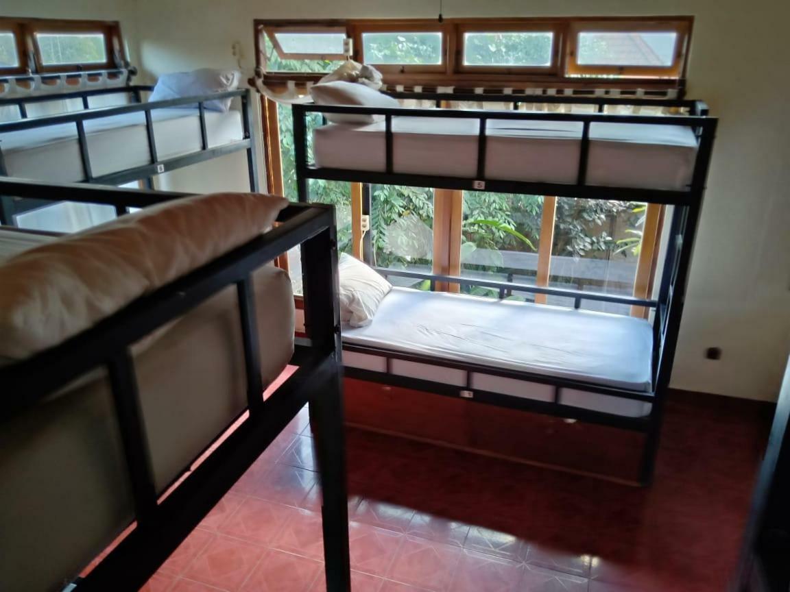 Uma Kutuh Hostel *