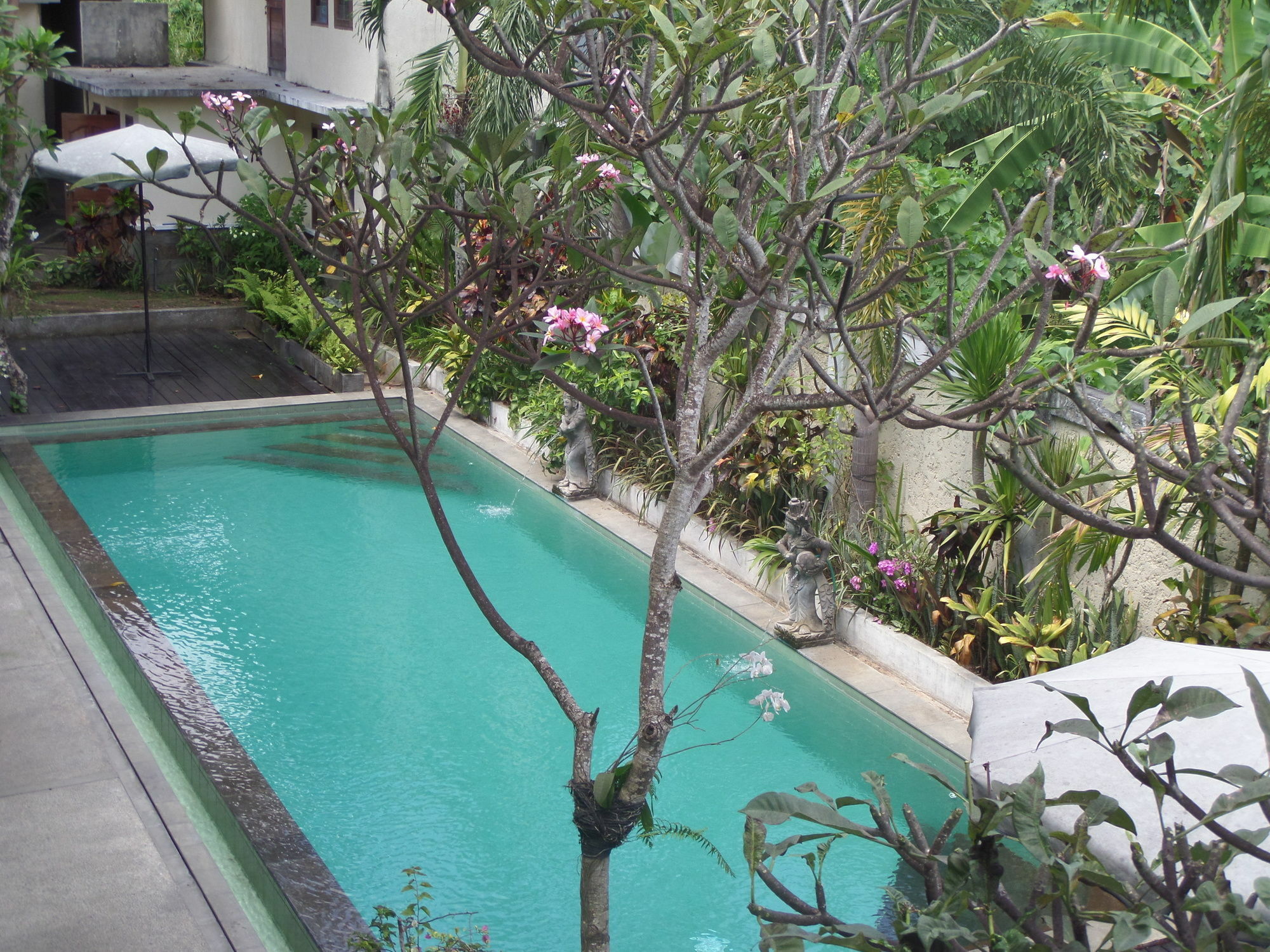 Anini Raka & Resort