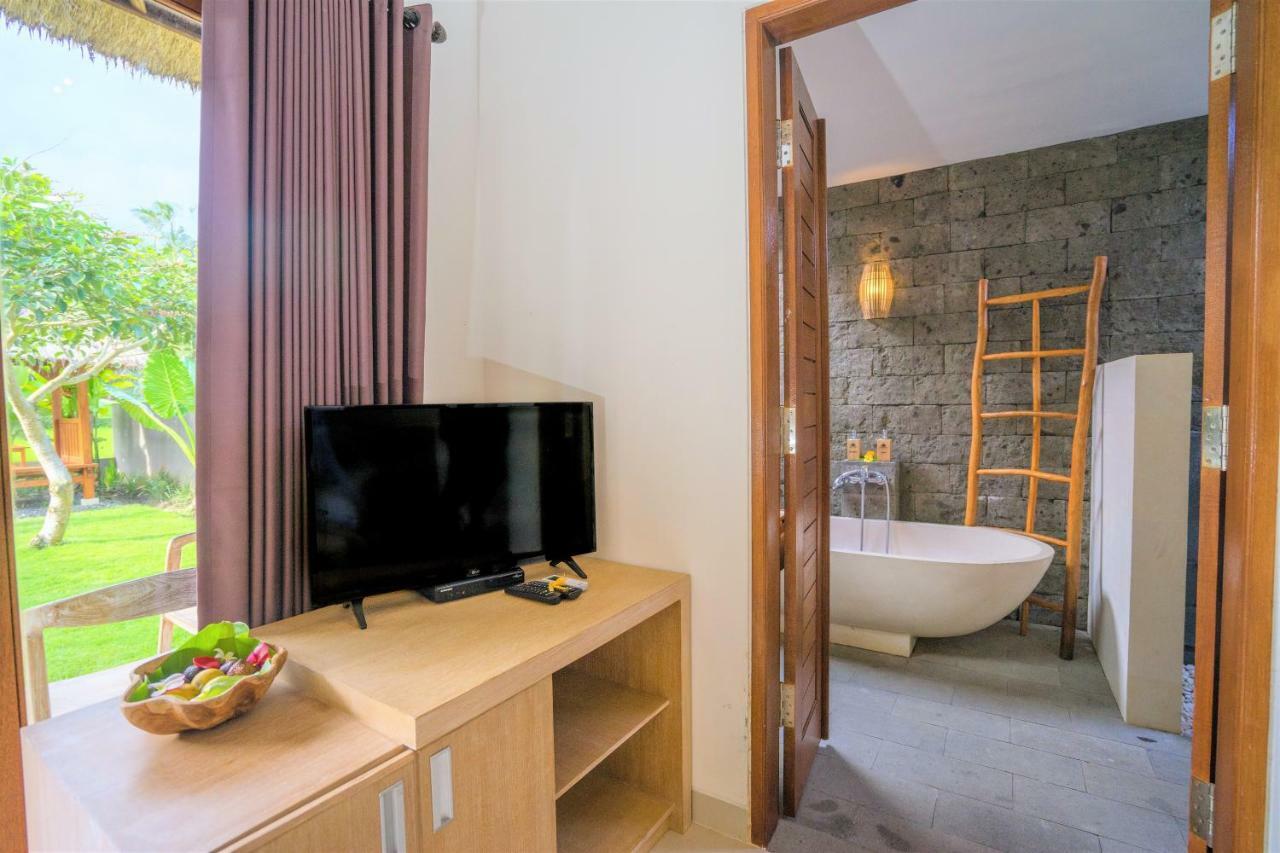 Three Gold Luxury Private