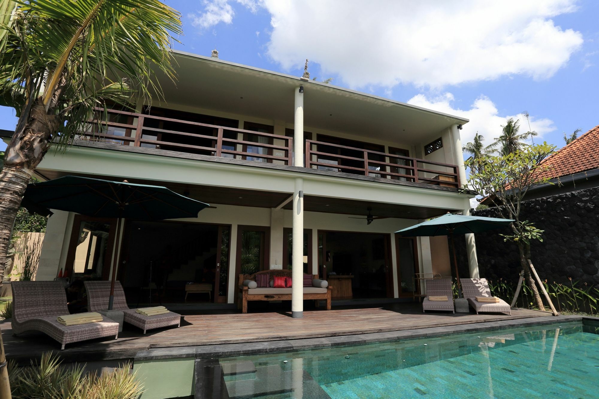 D'legon Luxury *
