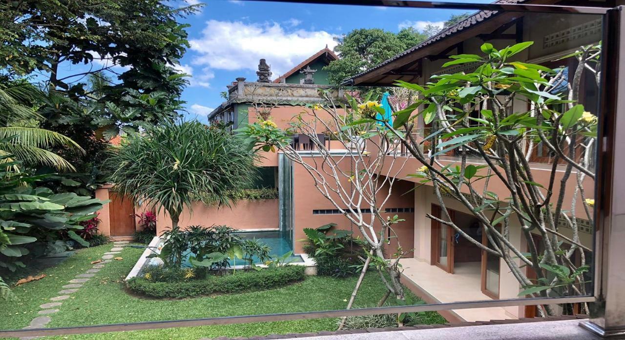 Villa Kembar *