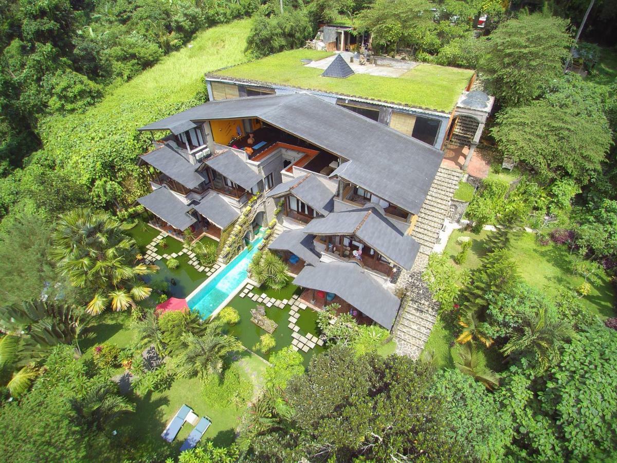 Avalon Castle & Villa *