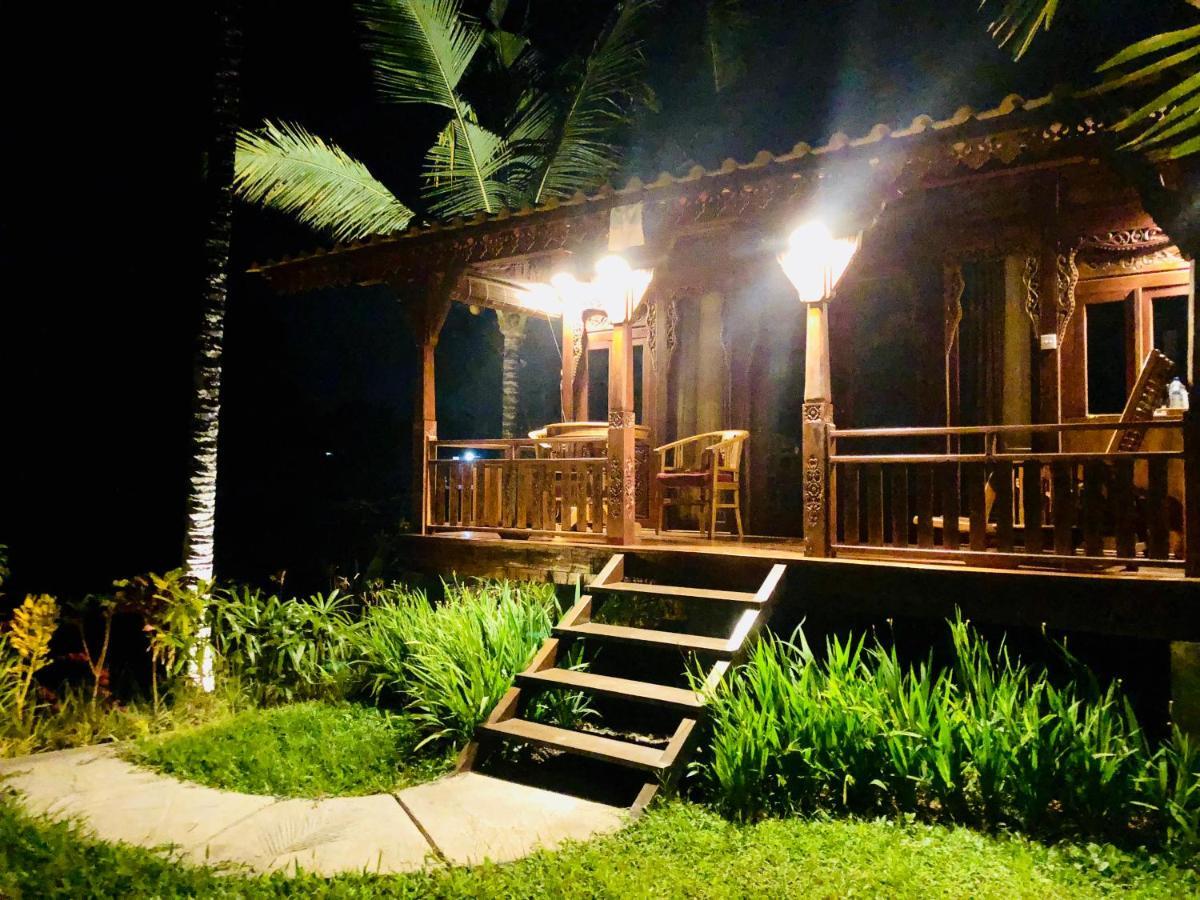 Neyang * Ubud (Bali)