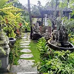 Putu\'S Paradise Guesthouse