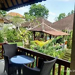 Putu\'S Paradise Guesthouse