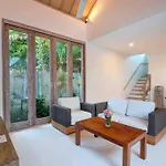 Green Villa A, Brand New Villa Near Central Ubud.