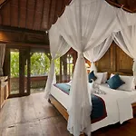Kawan Antique Ubud Villa