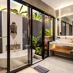 Villa Loxia By Balisuperhost