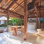 Villa Ketenangan, Sumptuous 3Br Villa With Tropical Vibes In Ubud Area