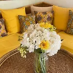 Villa Kayu Keluarga Lilas