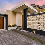Villa Dhiantus By Balisuperhost