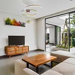 Villa Dhiantus By Balisuperhost