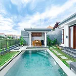 Villa Pakis