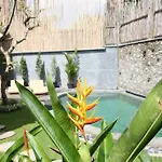 Oasis. Central Ubud - Casa Tepi Kali 1
