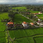 Villa Popolan And Guest House