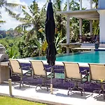 Wake In Paradise And Luxury Lebah Villas