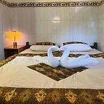 Tutde\'S House