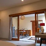 Dirah Cottage Villa