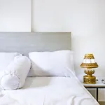 White Blue House 2 - Pvt Room, Shared Pool&Kitchen