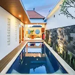 Dua Art Villa 1: Creative Space Near Titibatu Club