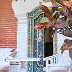 Danaya\'S Cottage And Studio