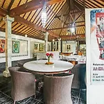 Oyo 90640 Agung Kartini Villa