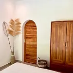 Hendra Villa 2