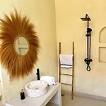Hendra Villa 2