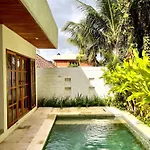Hendra Villa 2