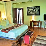 Entire 2 Bedroom Private Pool Villa Zn97