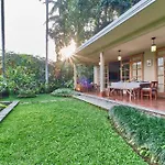 Balinese Antiques Single Level 3Br Villa In Ubud