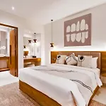 Madaharsa 4 Bedroom Private Pool Villa Zn203