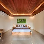 Aris House Private Pool Villa