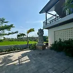 Kari Senja Luxury Villa