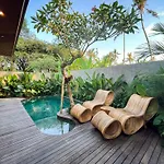Villa Suarga Des Anicca