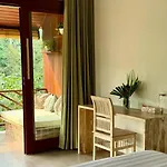 Superior One Bedroom Apartment W Stunning Waterfall View