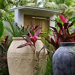 Bamboo Oasis - Casa Koko, Konubi
