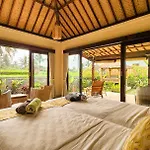 Ari Sawah House, Luxury 2 Bedroom Villa With Pool