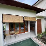 Putih DCarik Ubud