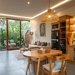 Villa Suarga Des Anicca