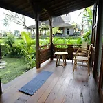 Uma Cabins