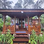 Uma Cabins