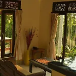 Deta Junjungan Rice Field Villa