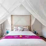 Villa Candi Kecil Tiga By Villa Finder