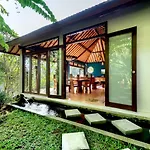 Villa Umah Shanti