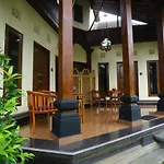 Loka Sari Guest House And Spa