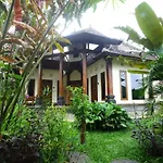 Loka Sari Guest House And Spa