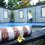 Loka Sari Guest House And Spa