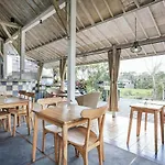 Ubud Glassy Villa By Pramana Villas